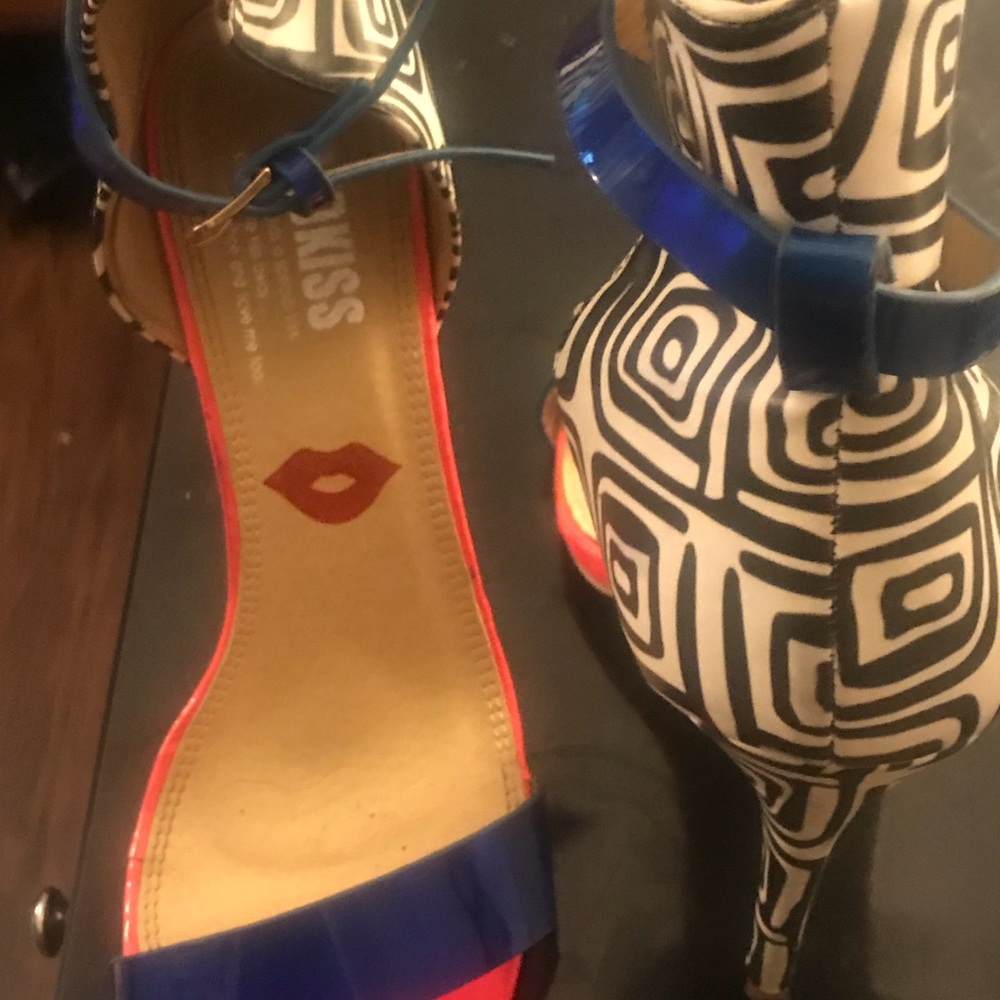 Shoes - Picture 3 of 4